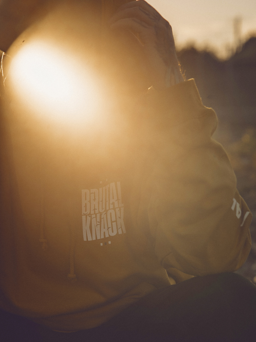 brutal-knack-fwyl2-2-mustard