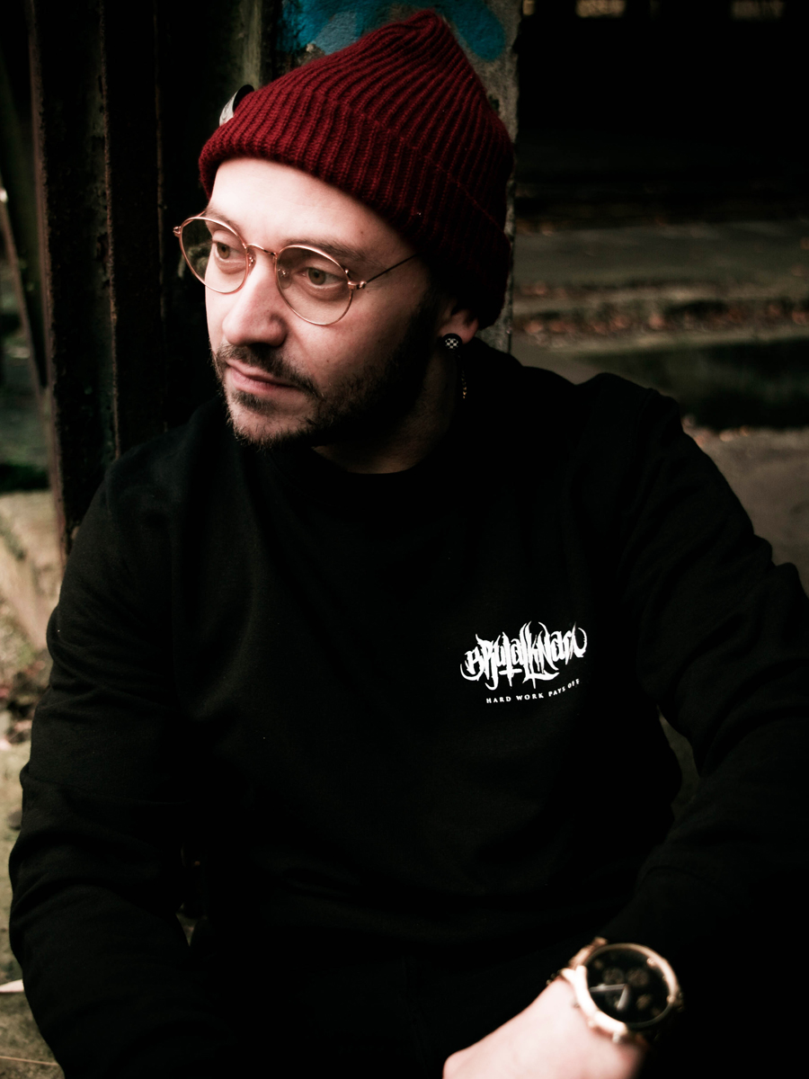 brutal-knack-ant-sweater-3