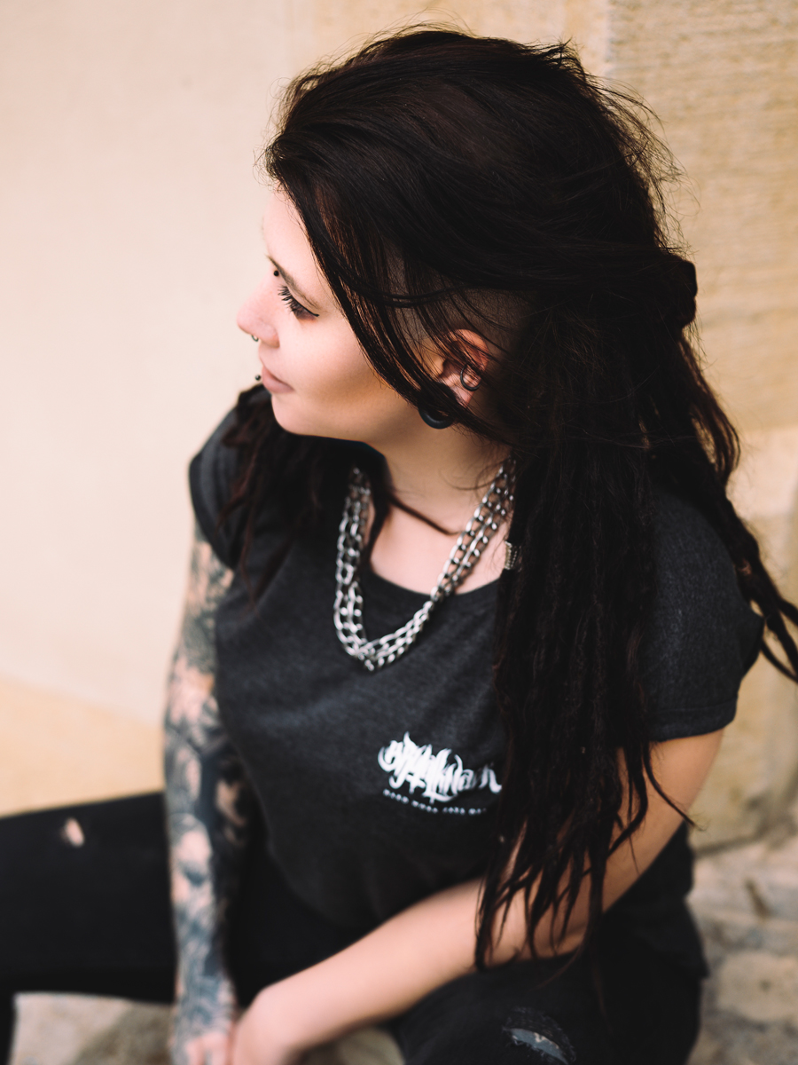 brutal-knack-ant-shirt-girl-2