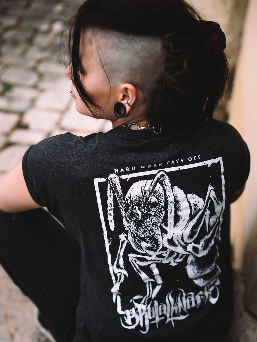 brutal-knack-ant-shirt-girl-1