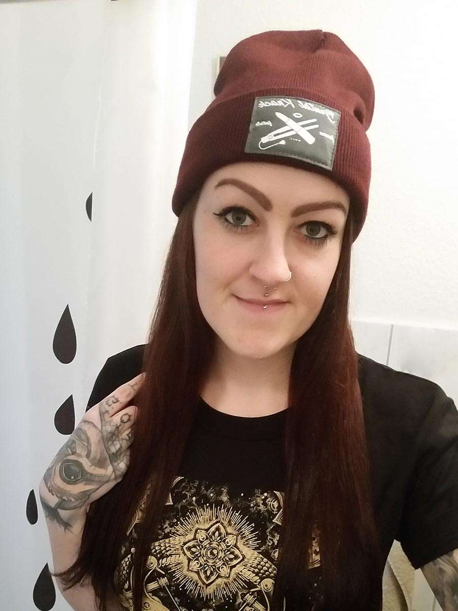 brutal-knack-beanie-femme-fatale-2_600x600-2x
