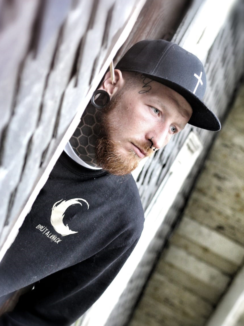 brutal-knack-dark-sweater-2