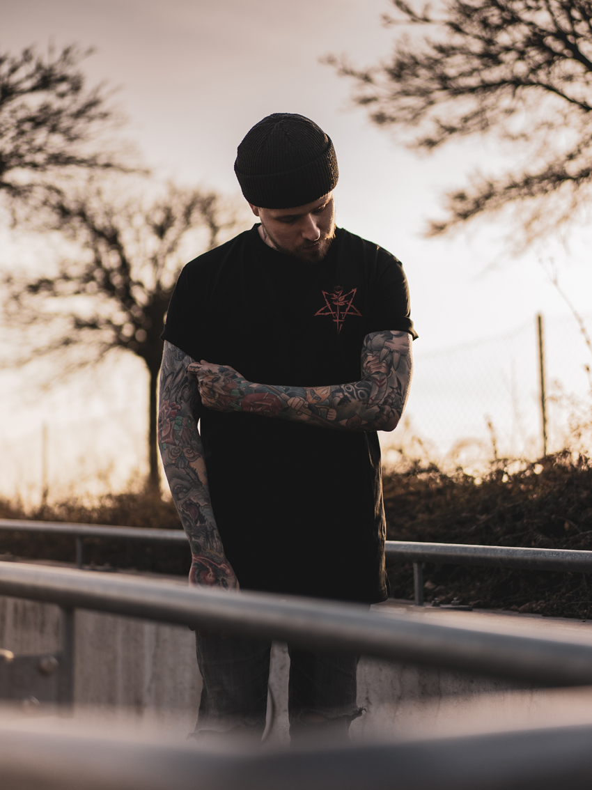 brutal-knack-occult-lady-3