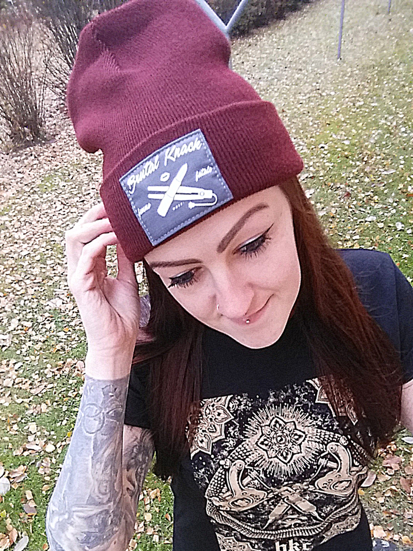 brutal-knack-beanie-femme-fatale-1