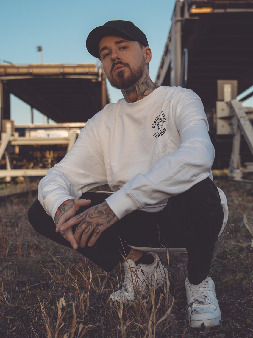 brutal-knack-peaceful-sweater-2