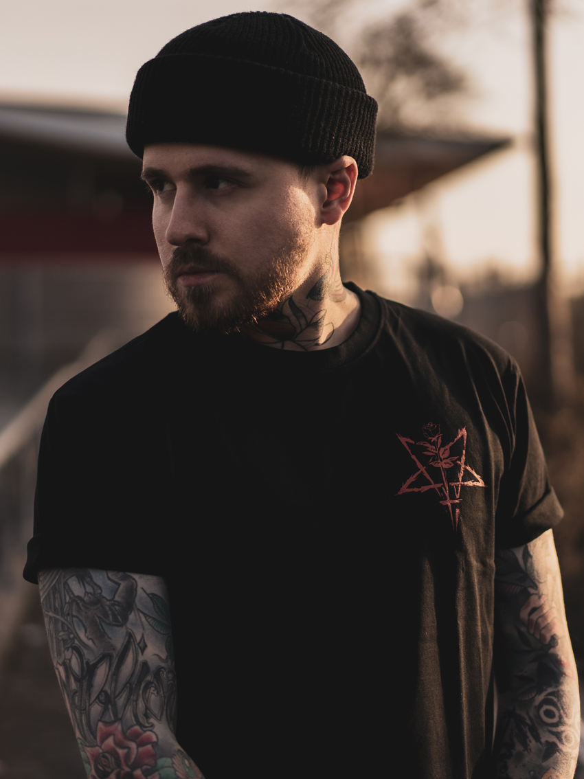 brutal-knack-occult-lady-4