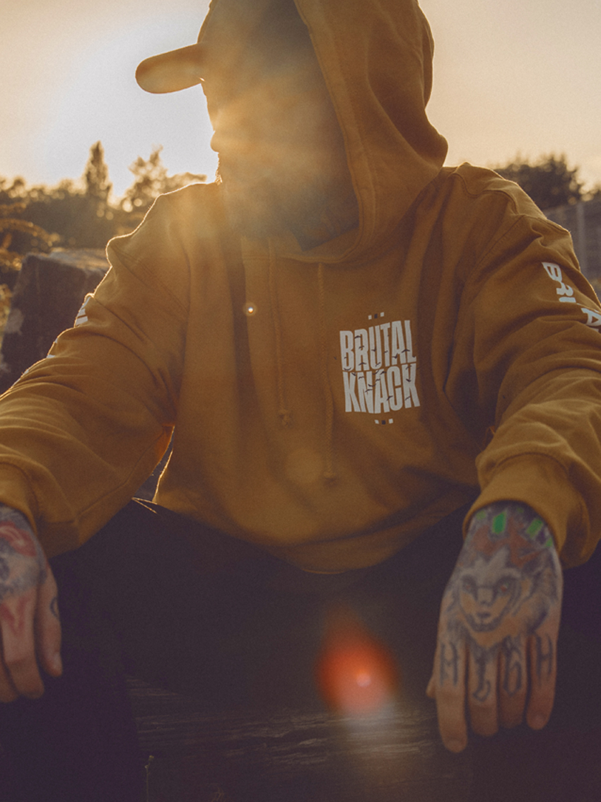 brutal-knack-fwyl2-1-mustard